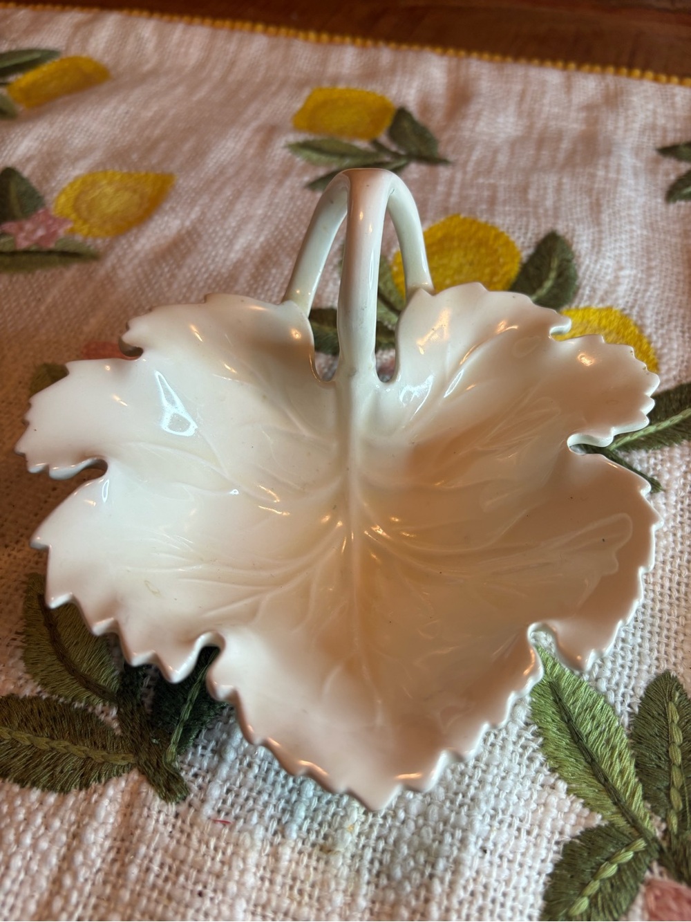 White Porcelain Leaf-Shaped Server with Handle